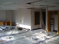 Foto de unas oficinas en obras.